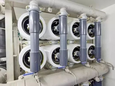 Processo de instalação e comissionamento de equipamentos de osmose reversa RO de passagem dupla