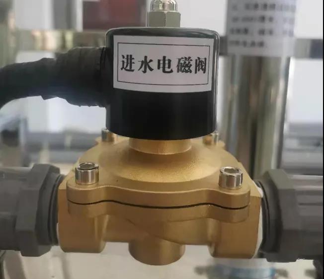 Pressure gauge for Raw Water